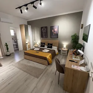 https://la-via-di-mezzo.sicilyhotelsitaly.net
